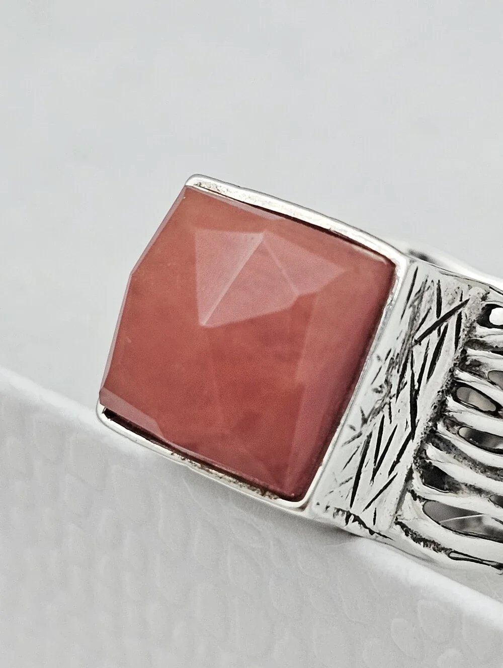Silpada Sterling Silver Faceted Cherry Quartz Etched Wide Band Ring Size 9-9.25